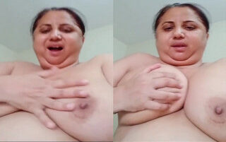 Horny Aunty Shows Big Boobs and Pussy on Video Call