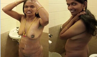 Desi Aunty Fully Nude Bathing Video