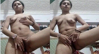 Desi Bhabhi Shows Boobs and Fingering When She was Recording Video