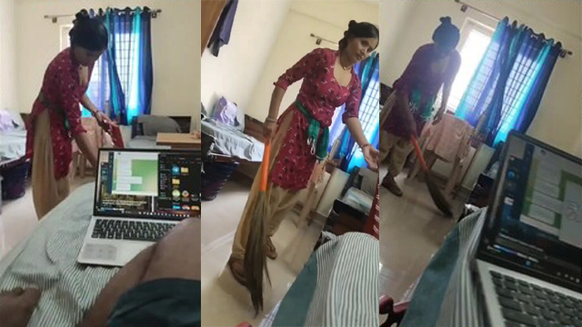 Bachelor College Boy Masturbating – in Front of her Maid And She Giving Smile