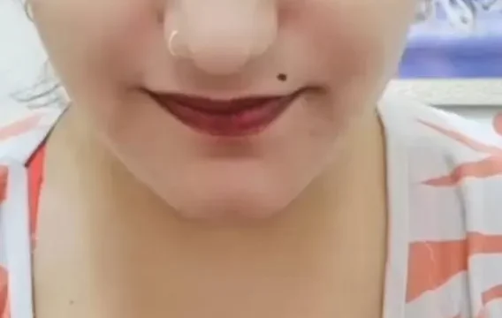 Extremely Cute Desi Bhabhi Goes Fully Nude on Chamet Cam Show Finger Fucking Her Juicy Pussy