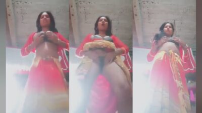 Gaon Ki Bhabhi Apna Chut Aur Gand Dikhate Hue