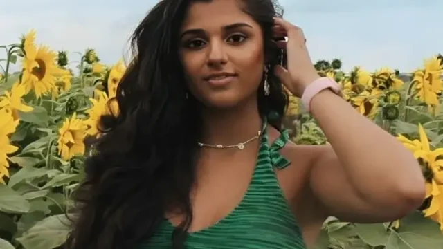 Indian Baddie Roshni Nude Riding Dildo Hard - Hot Face Expressions & Moaning