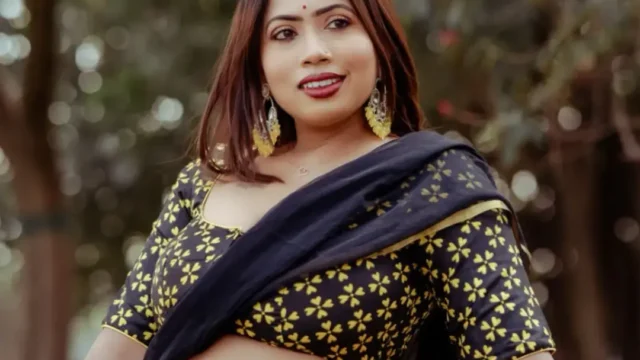 Moumi Nude Saree Tease & Playing with Big Boobs