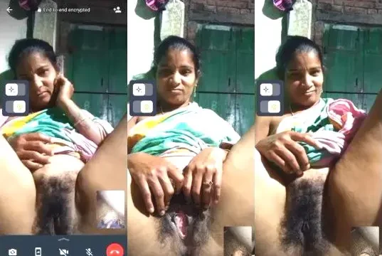 Video Call of Desi Bhabhi Spreading Hairy Pussy & Huge Tits